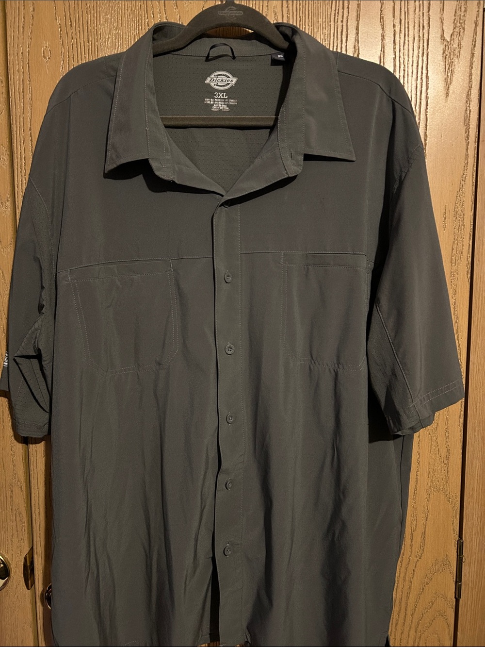 Dickies Short-Sleeve Shirt in Charcoal Gray